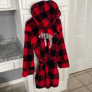 Softest, plush PINK checkered robe with hood and tie around waist M/L